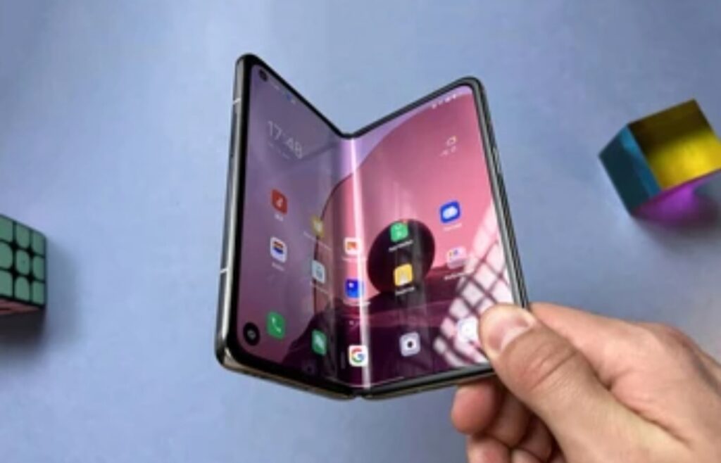 Folding Phones Pros and Cons