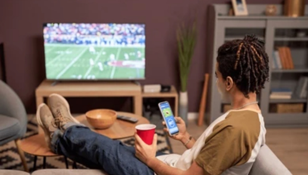 How to Connect Smartphone to TV