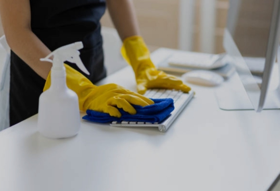 how to clean your laptop