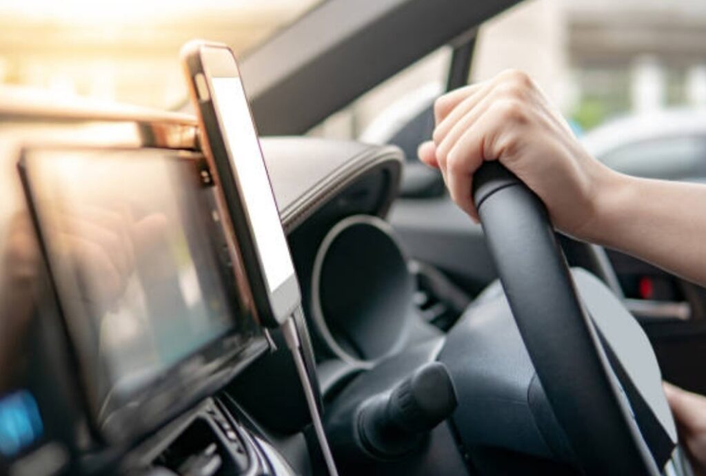 How to Connect Smartphone to Car