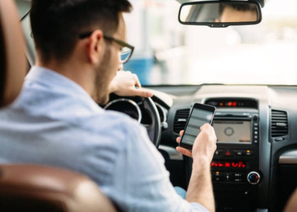 How to Connect Smartphone to Car