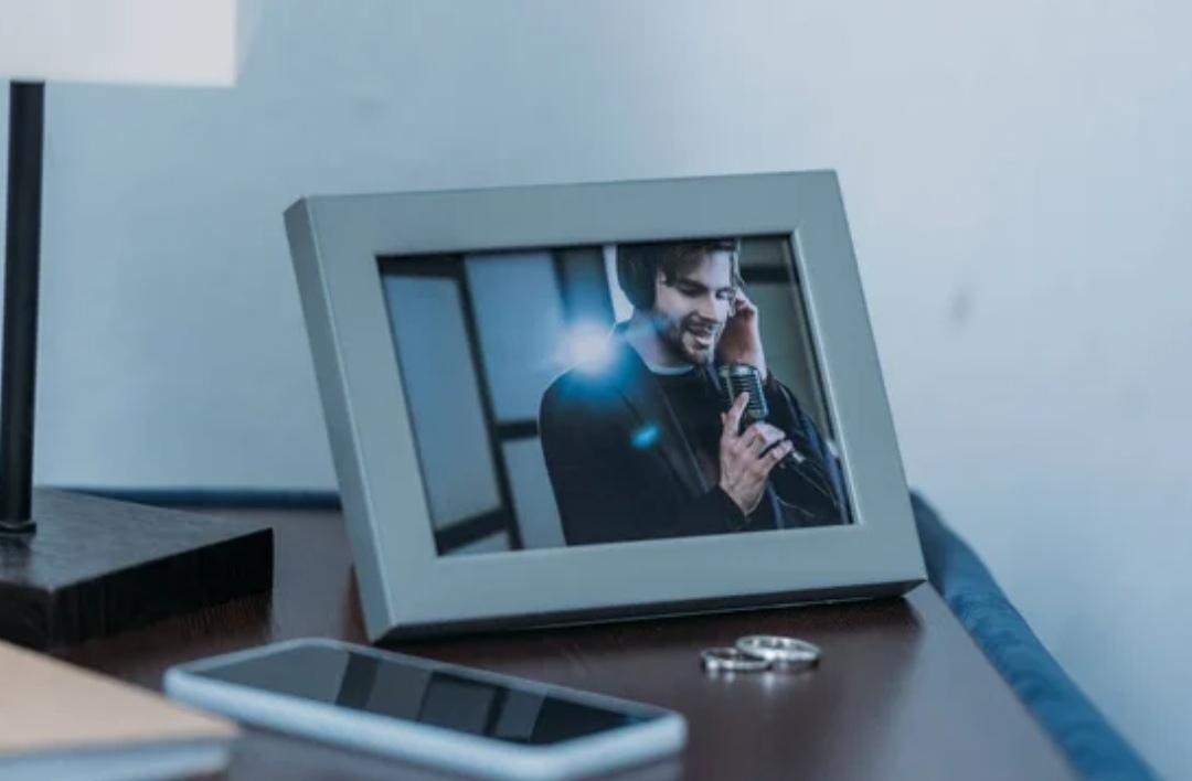 How to Set Up a Digital Photo Frame