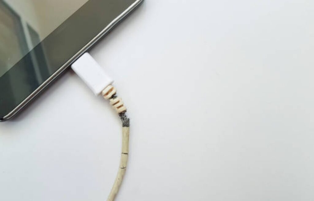 How to Troubleshoot Common Smartphone Charging Issues