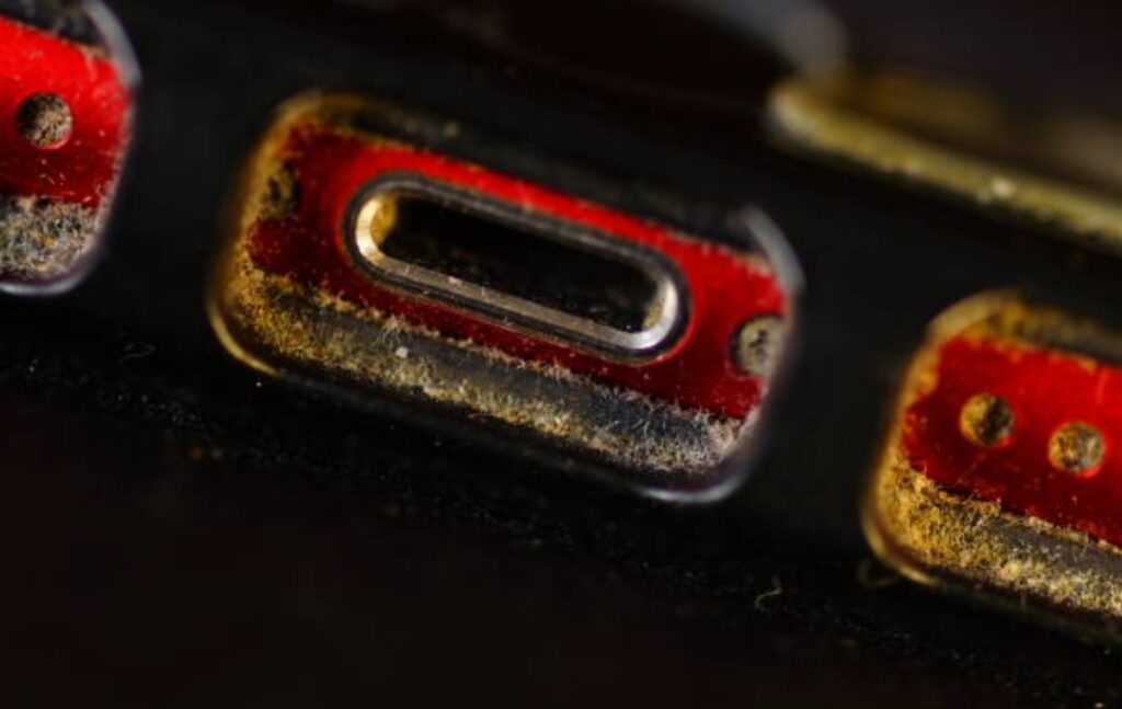 How to Troubleshoot Common Smartphone Charging Issues