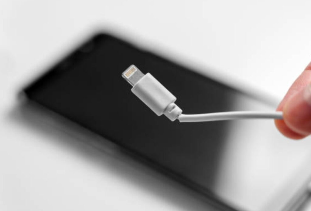 How to Troubleshoot Common Smartphone Charging Issues