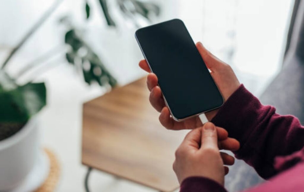 How to Troubleshoot Common Smartphone Charging Issues