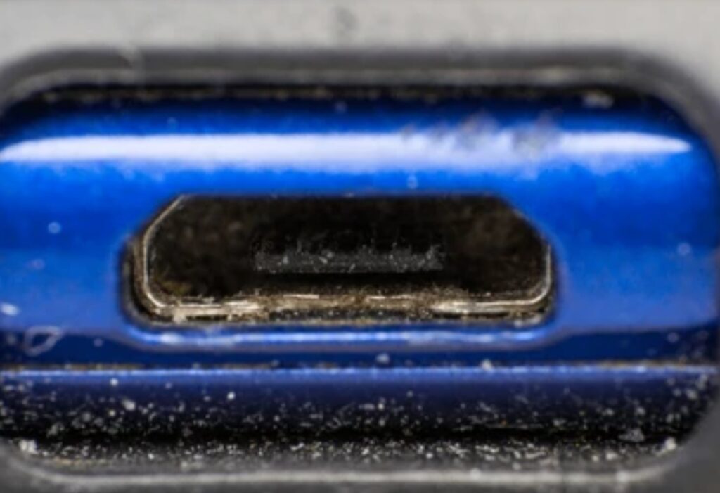How to Troubleshoot Common Smartphone Charging Issues