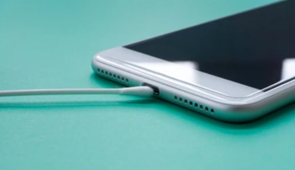 How to Troubleshoot Common Smartphone Charging Issues