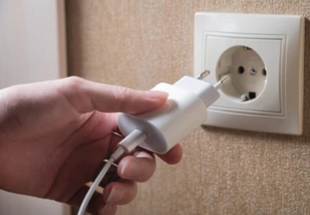 How to Troubleshoot Common Smartphone Charging Issues