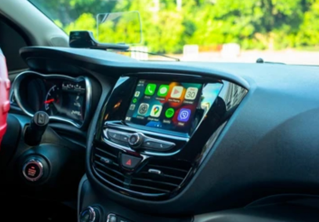 How to Use Apple CarPlay and Android Auto