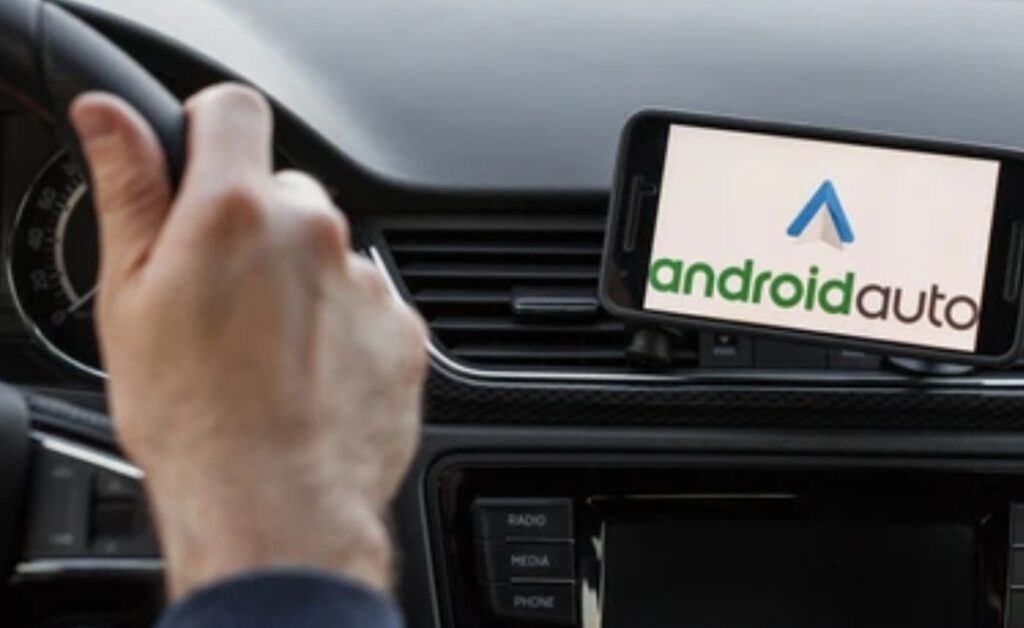 How to Use Apple CarPlay and Android Auto