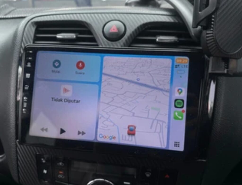 How to Use Apple CarPlay and Android Auto