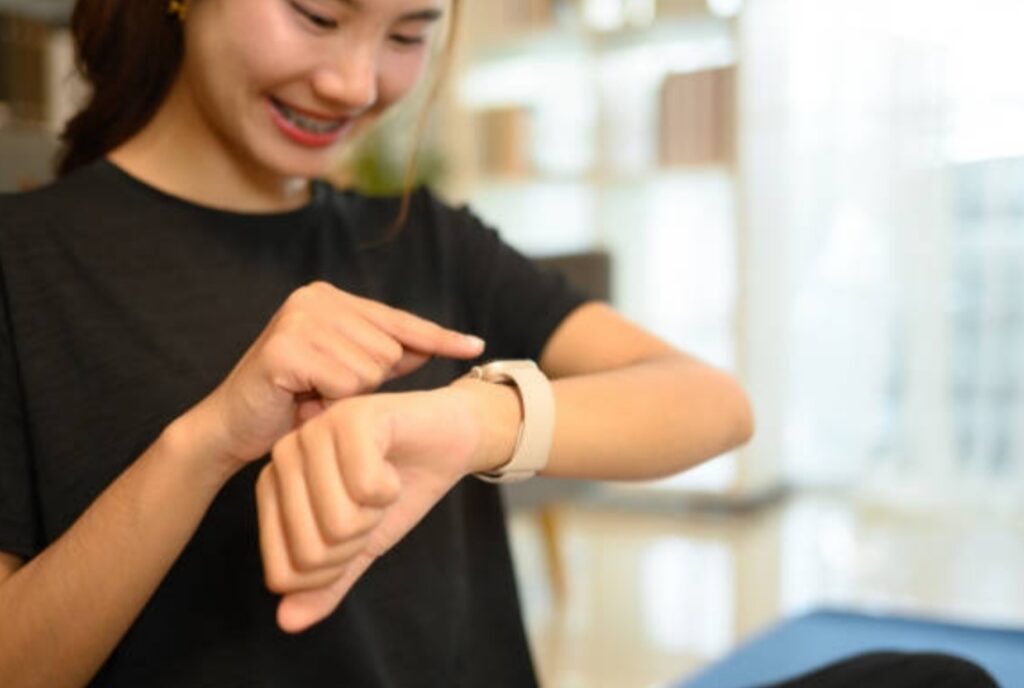 How to Use Smartwatch as a Remote Control