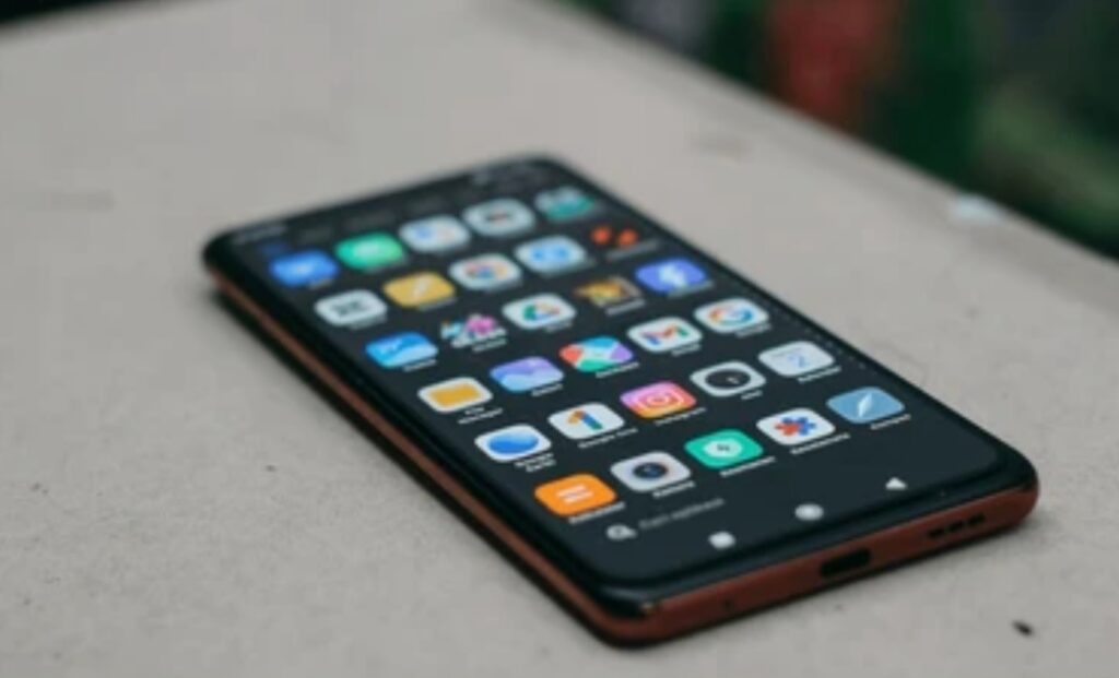 how to customize Android home screen