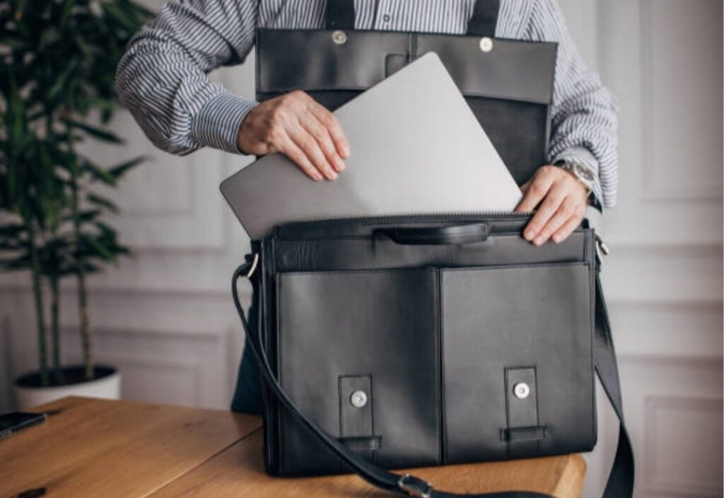 how to choose the right laptop bag, choosing the right laptop bag