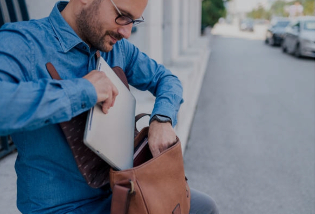 how to choose the right laptop bag, choosing the right laptop bag