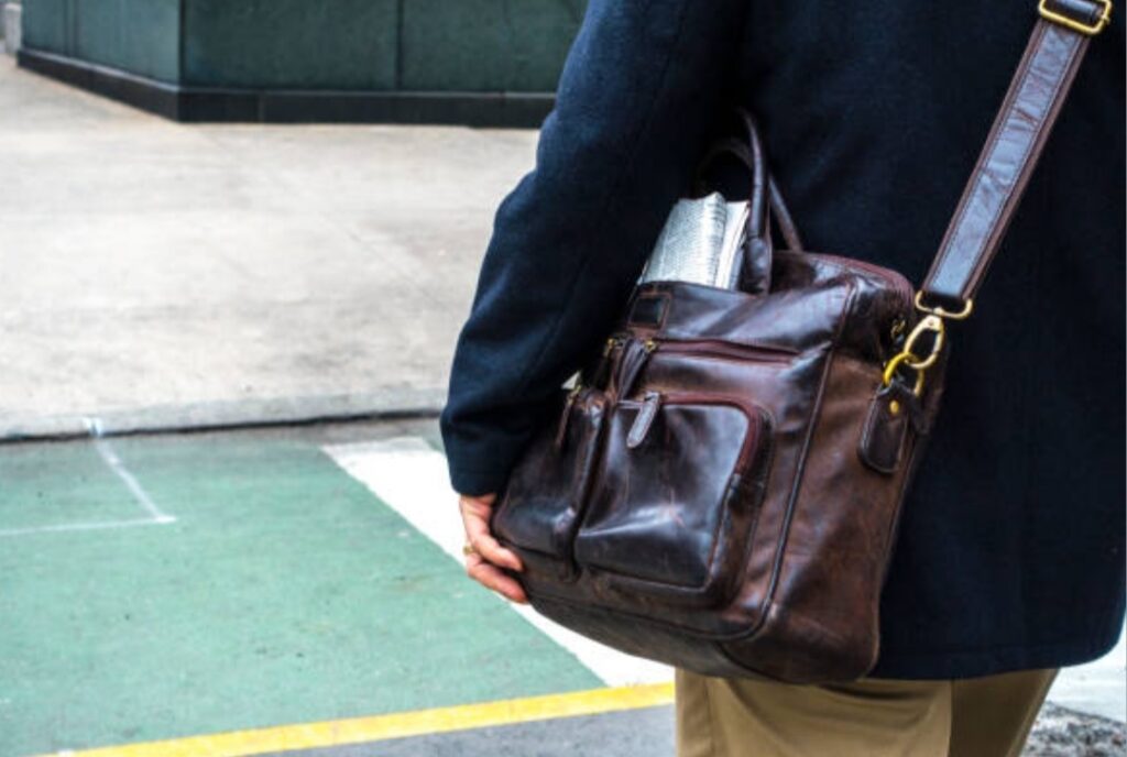 how to choose the right laptop bag, choosing the right laptop bag