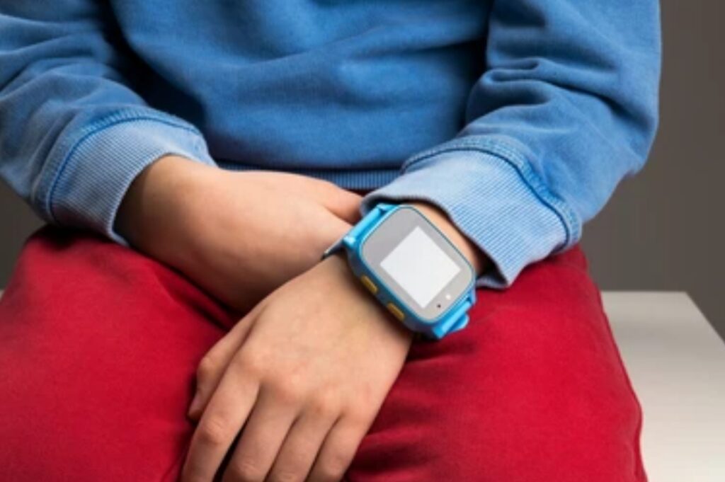 Best GPS Trackers for Pets and Kids 2025