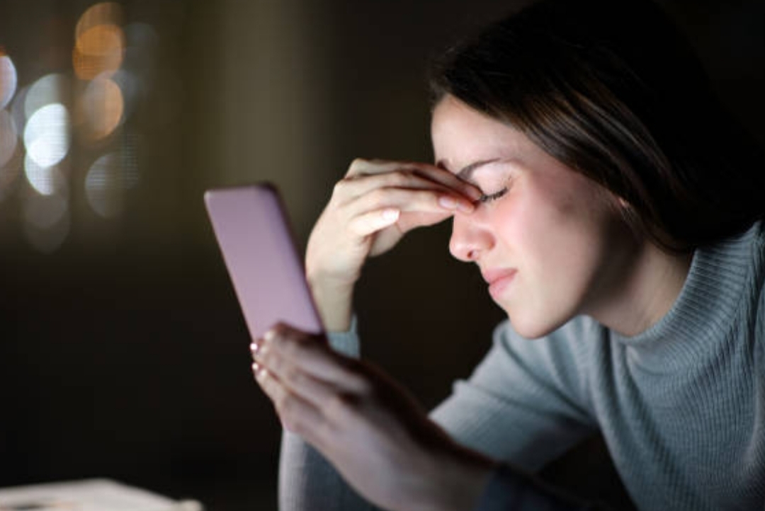 eye strain tech tips, reduce blue light, screen fatigue