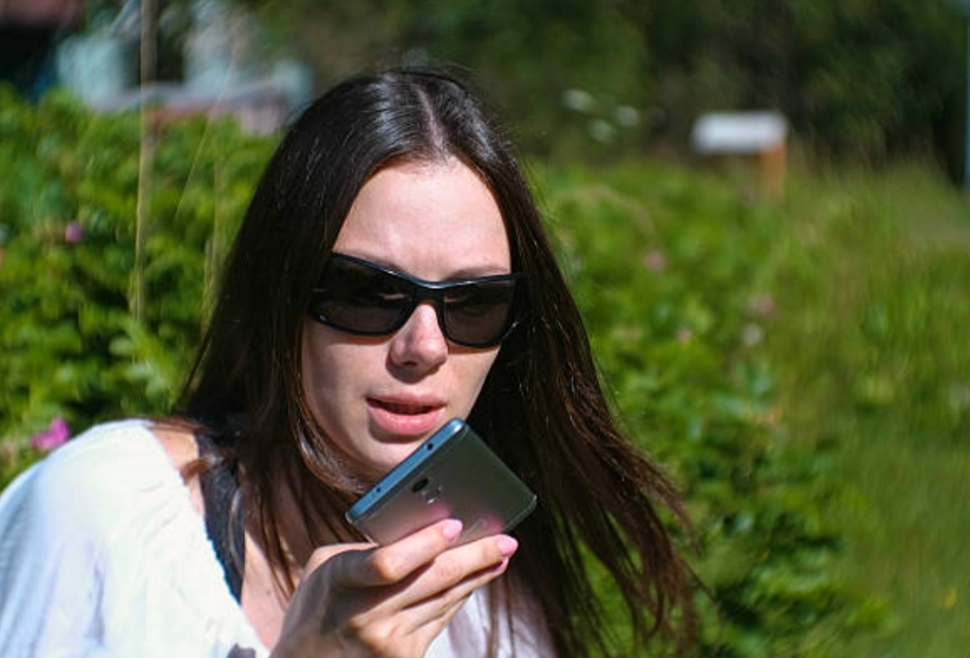 how to record high quality audio on smartphone, record audio phone, mobile podcast setup, audio recording tips (1)