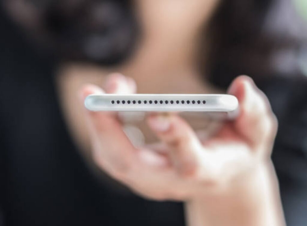 how to record high quality audio on smartphone, record audio phone, mobile podcast setup, audio recording tips (1)