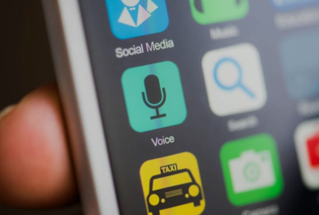 how to record high quality audio on smartphone, record audio phone, mobile podcast setup, audio recording tips (1)