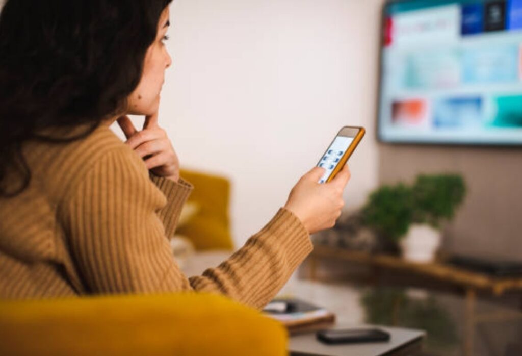 screen mirroring tips, mirror Android to TV, iPhone to smart TV    