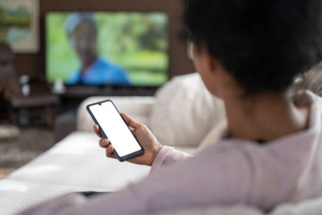 screen mirroring tips, mirror Android to TV, iPhone to smart TV     