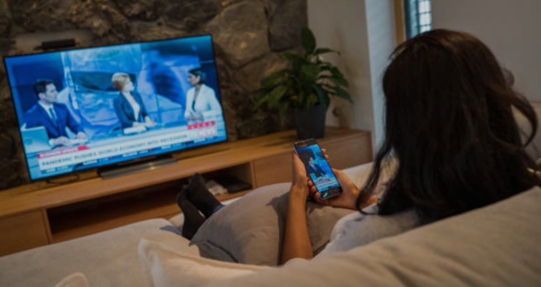 screen mirroring tips, mirror Android to TV, iPhone to smart TV    