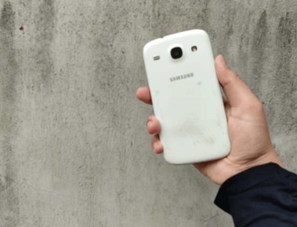 use old phone as security cam, phone camera hacks