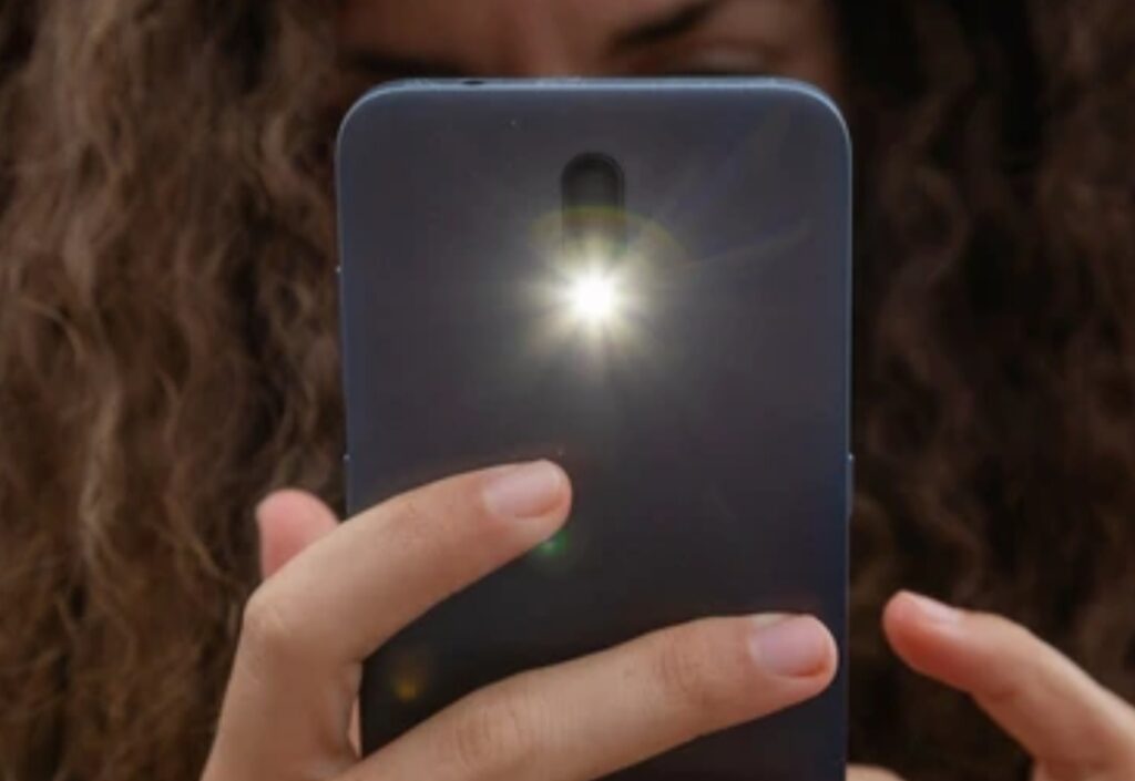 use old phone as security cam, phone camera hacks