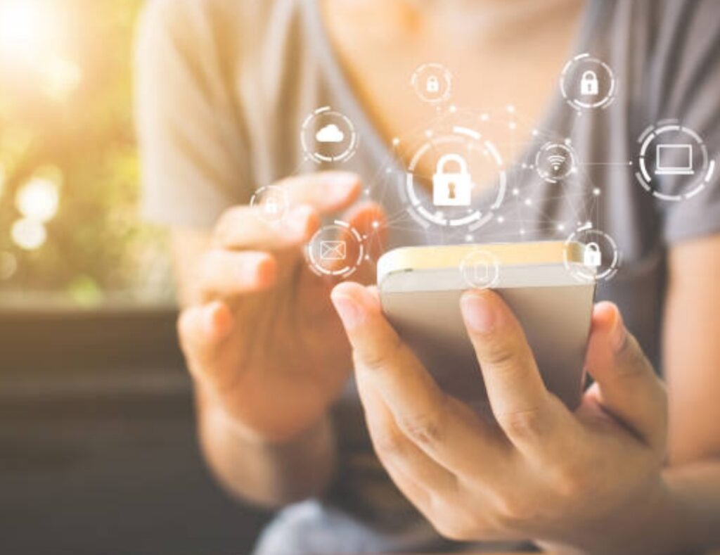 how to hide photos and videos on smartphone, hide photos on Android, hide photos on iPhone, private album (4)