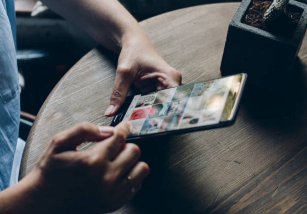 how to hide photos and videos on smartphone, hide photos on Android, hide photos on iPhone, private album (4)