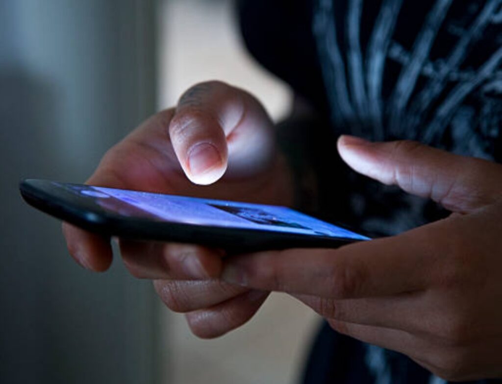 how to hide photos and videos on smartphone, hide photos on Android, hide photos on iPhone, private album (4)