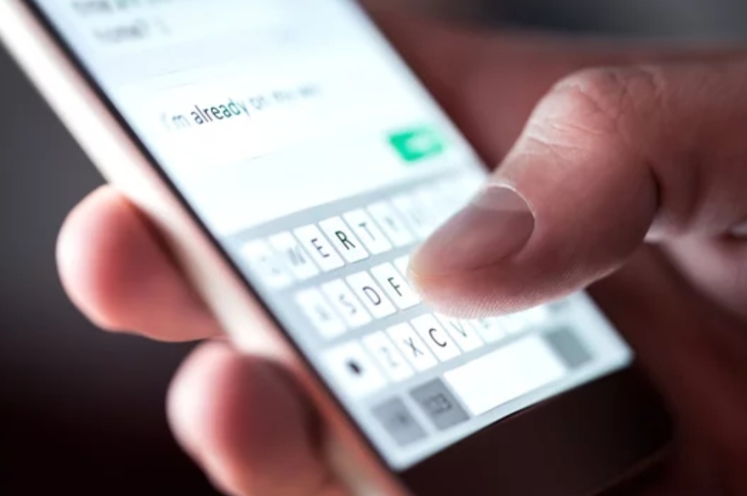 how to schedule text messages on your phone, send later SMS, scheduled messages
