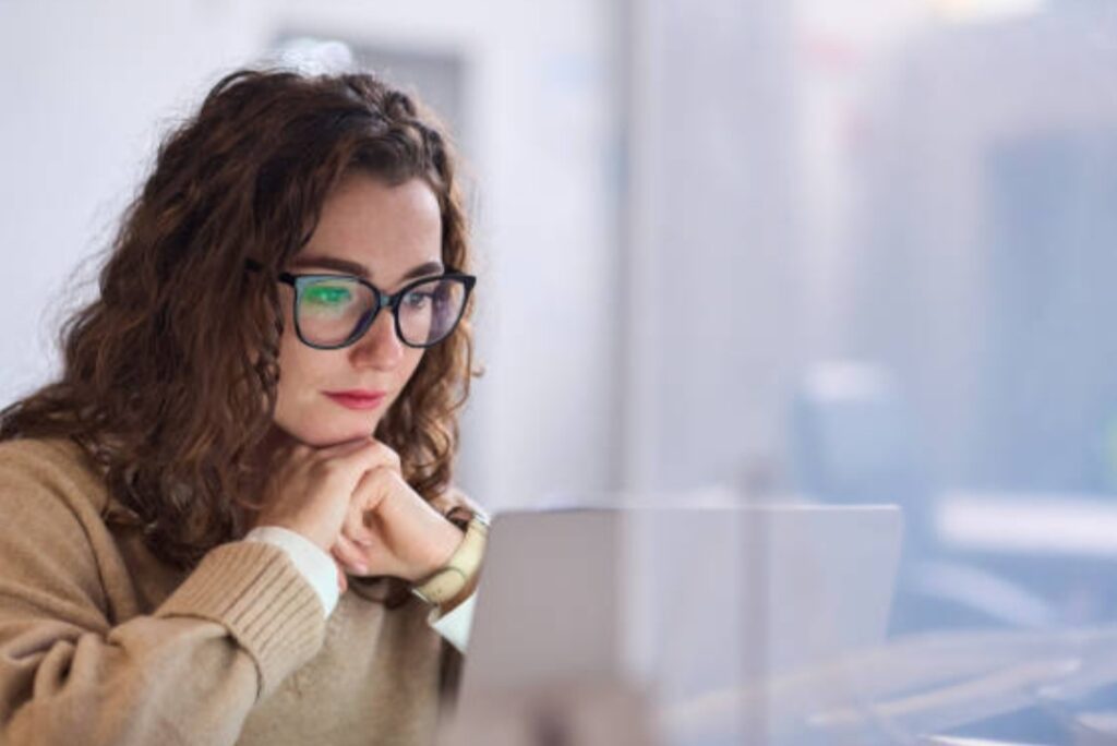 How to speed up old laptop, speed up old laptop, optimize Windows, laptop maintenance  (1)