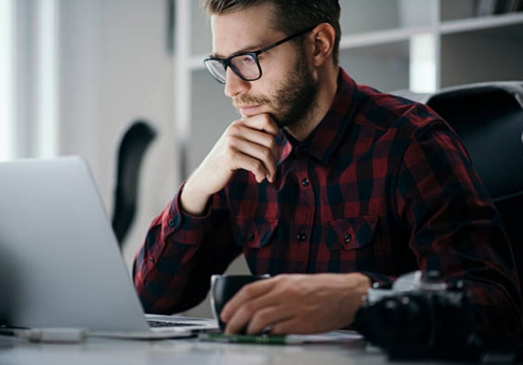 How to speed up old laptop, speed up old laptop, optimize Windows, laptop maintenance  (1)