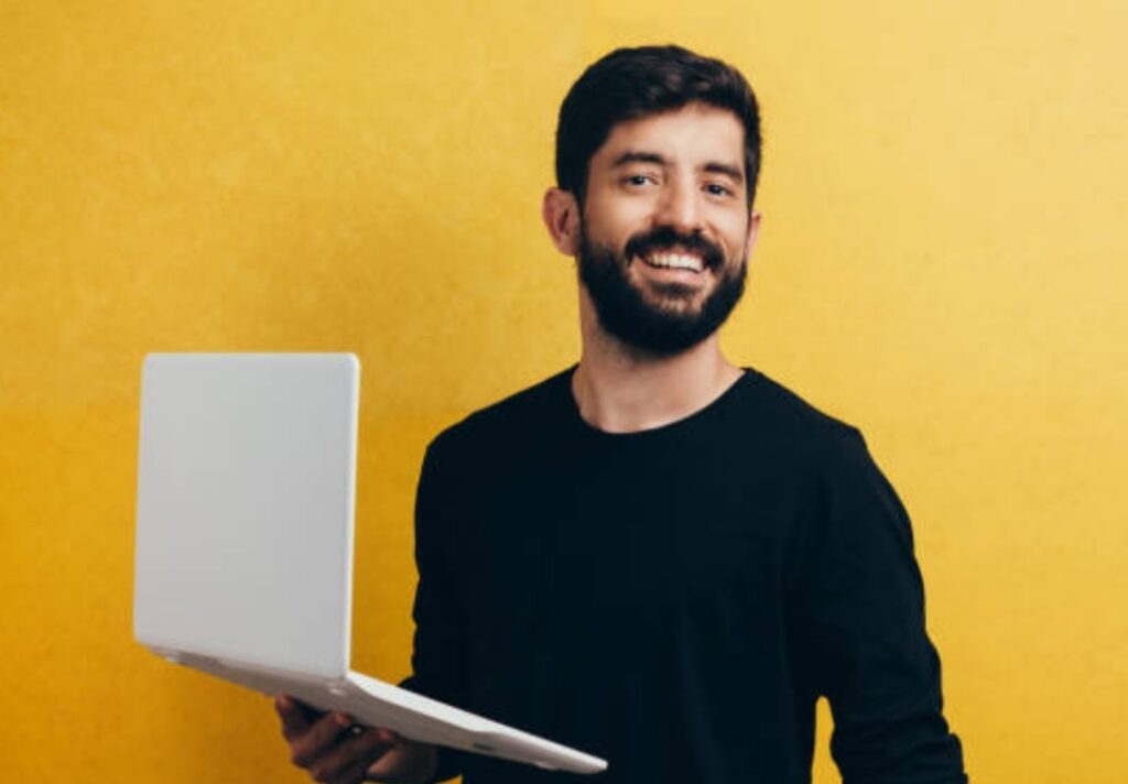 How to speed up old laptop, speed up old laptop, optimize Windows, laptop maintenance  (1)