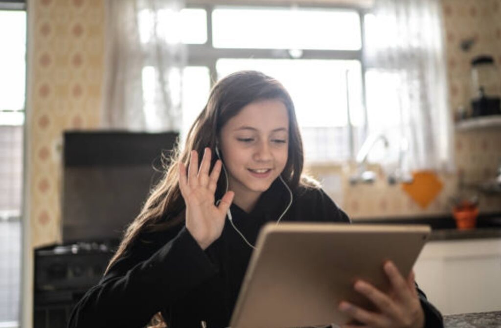 protecting kids online, online safety for kids, parental control apps 2025,    (3)