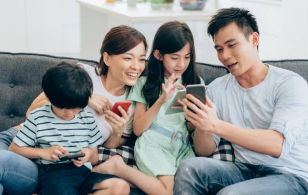 protecting kids online, online safety for kids, parental control apps 2025,    (3)