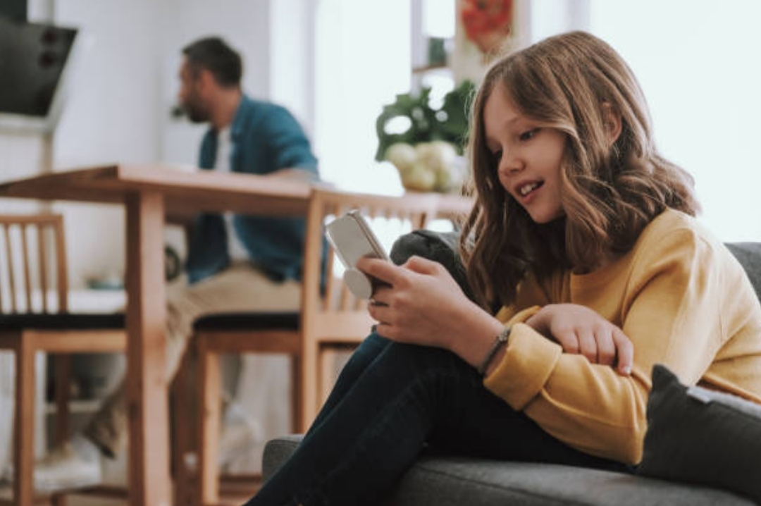 protecting kids online, online safety for kids, parental control apps 2025,    (3)