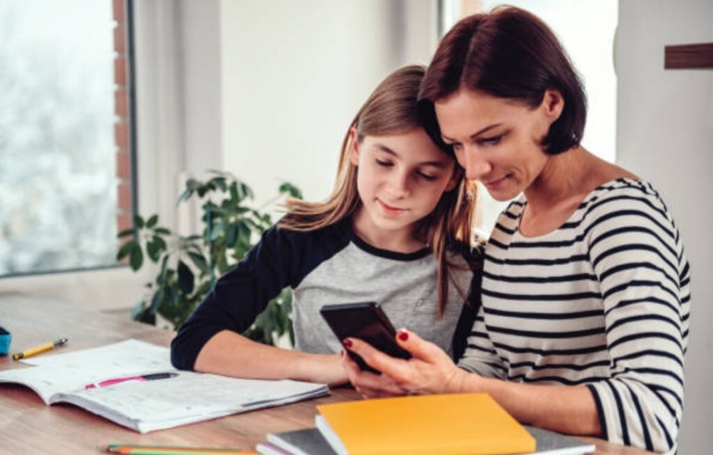 protecting kids online, online safety for kids, parental control apps 2025,    (3)