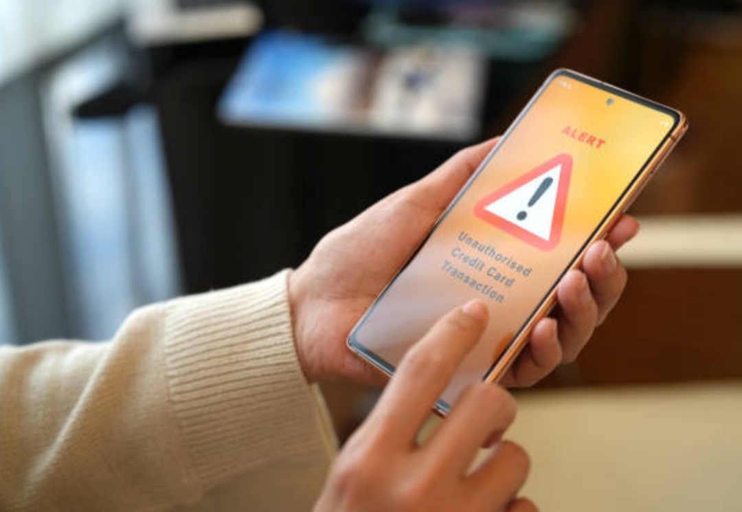 phone hacked symptoms, remove malware, phone security tips,